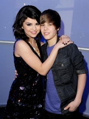 justin bieber and selena gomez kissing on the lips at the beach. dresses selena gomez and