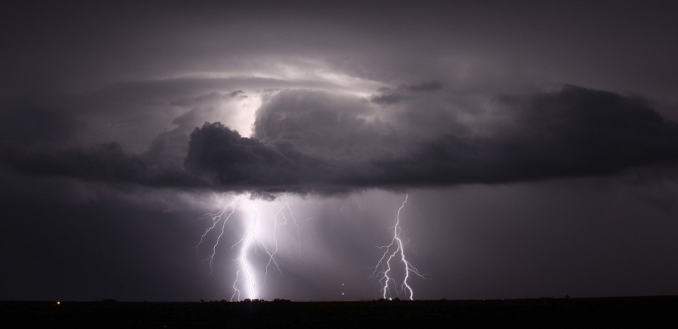 Lightning Strike Amazes viewers at Plainview Texas