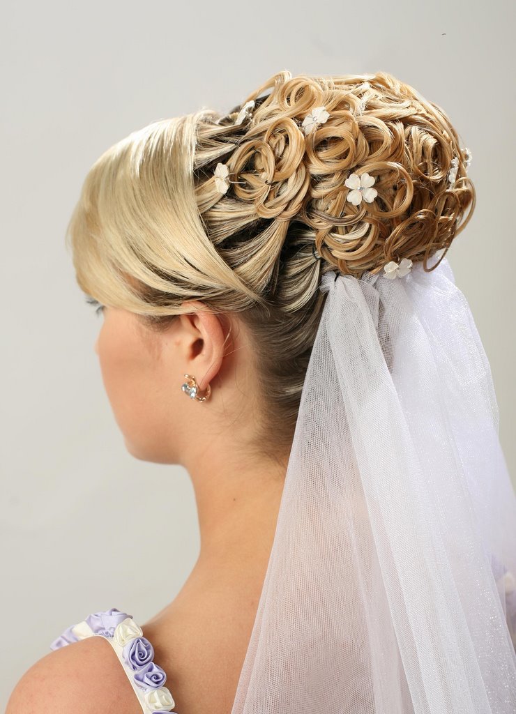 brides hairstyles 2011 on Bride Hairstyle 2011 2012 4   2053   The Wondrous Pics