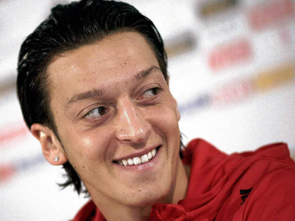 Mesut Ozil Wallpapers and Pictures