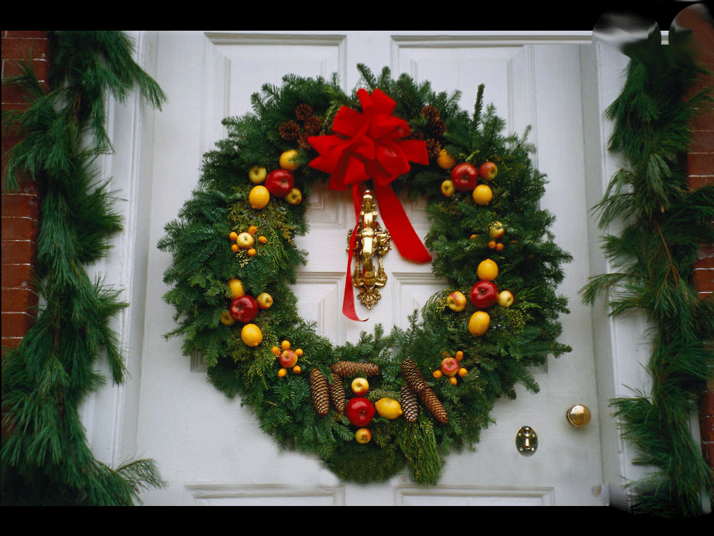 Elegant and Decorated Christmas Wreaths with Lights